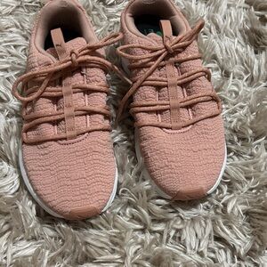 Puma Women’s  Textured Pink Sneakers